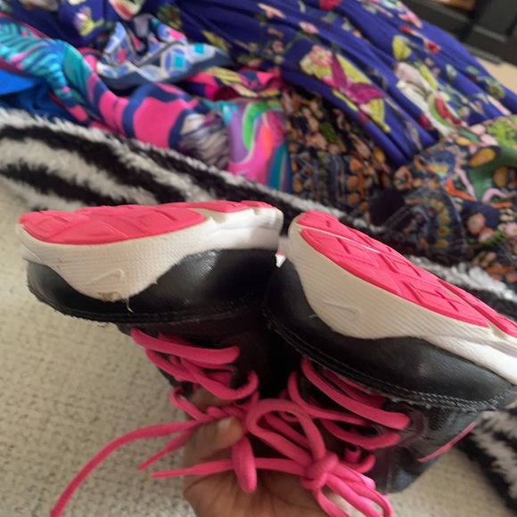 Authentic Nike shoes - Picture 8 of 8